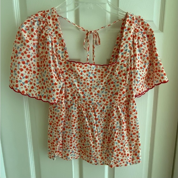 Old Navy Flutter Sleeve floral blouse. NWT - Picture 5 of 6